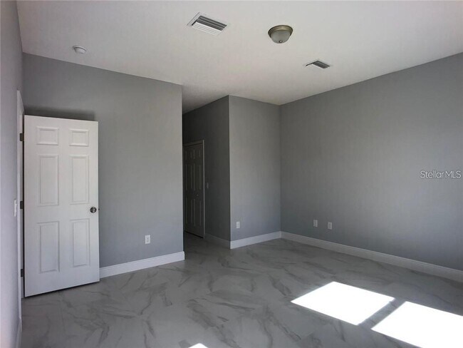 Building Photo - 205 Flounder Pl