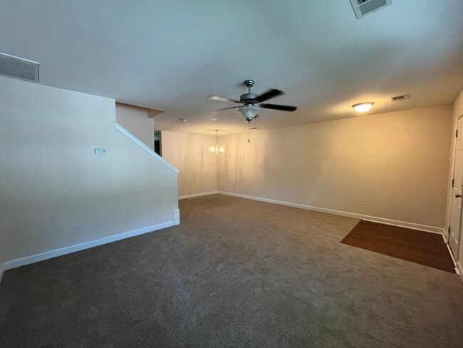 Building Photo - 3 Bedroom, 2.5 Bath Townhome