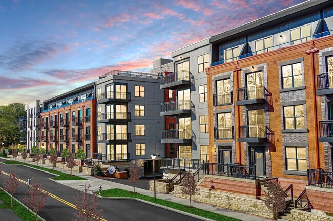 Primary Photo - One Bedroom Rear Facing w Patio (1st Floor), Balcony 2 & 3