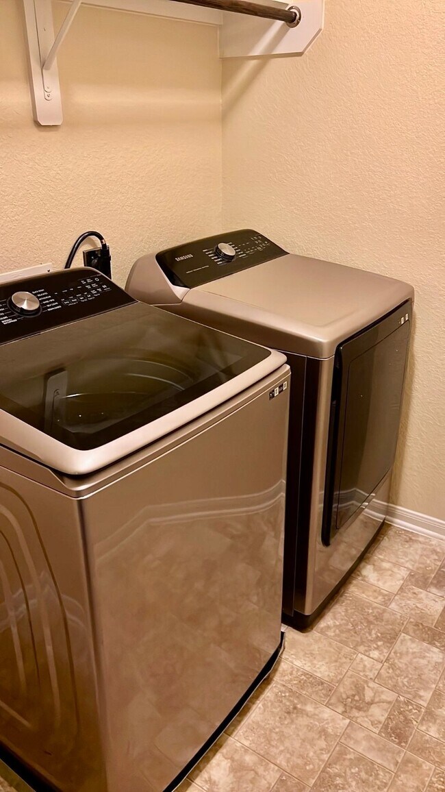 Building Photo - 12203 Elm Orch Trl