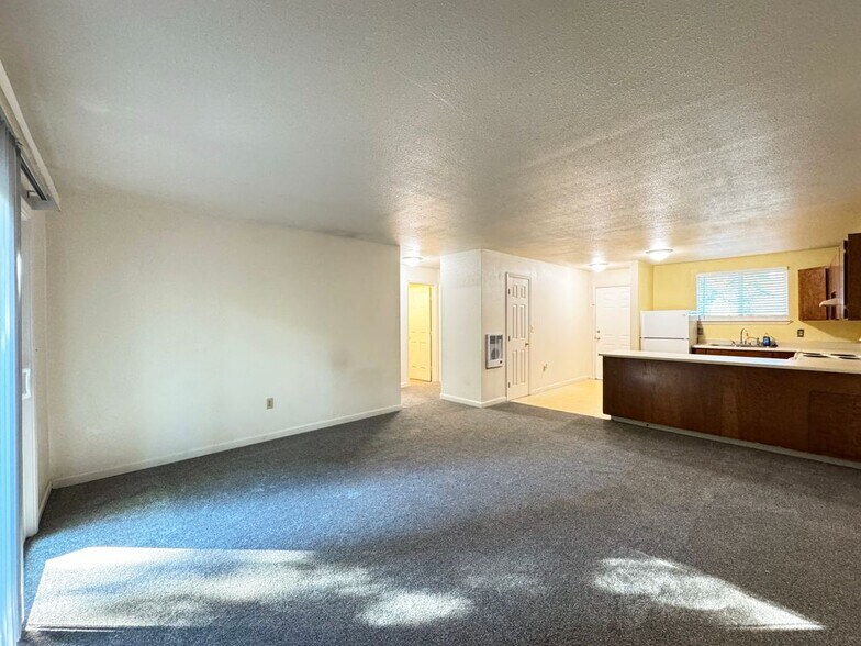 Building Photo - 2148 Primrose Dr