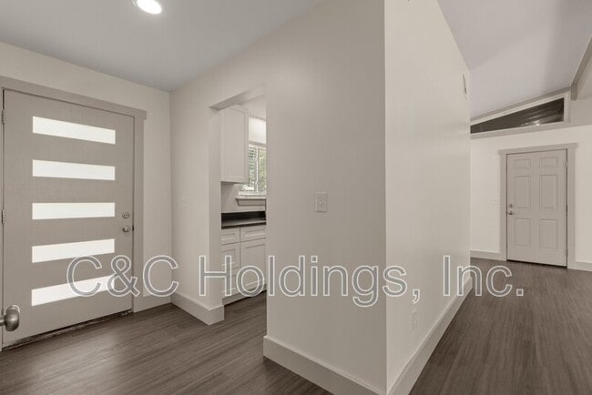 Building Photo - 4541 E 32nd Pl