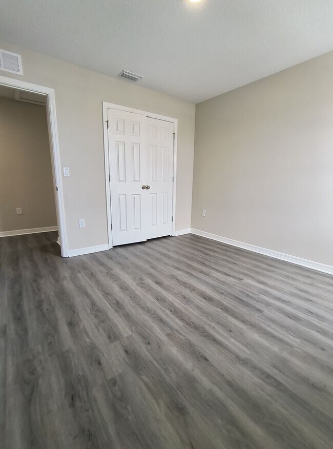 Building Photo - 5 BED 3 BATH SOLAR HOME FOR RENT!! Availab...
