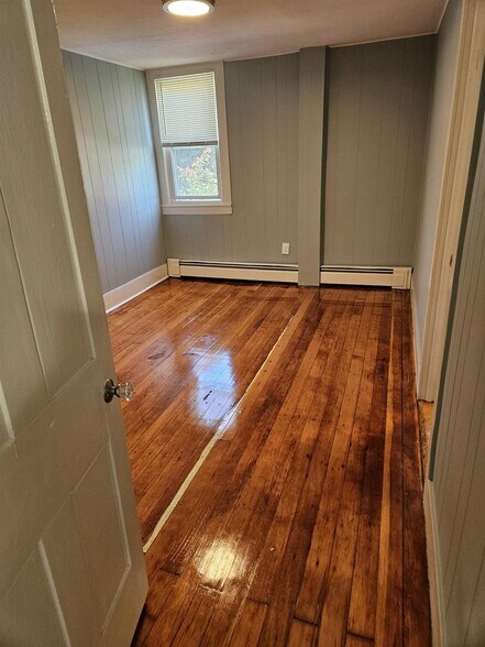 Building Photo - 4 Church St