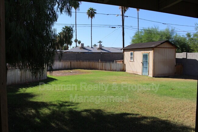 Building Photo - 910 S Una Ave