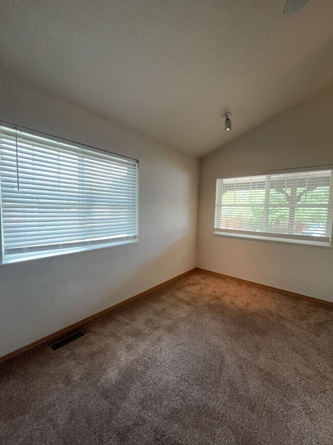 Building Photo - 208 Bentley Park Loop