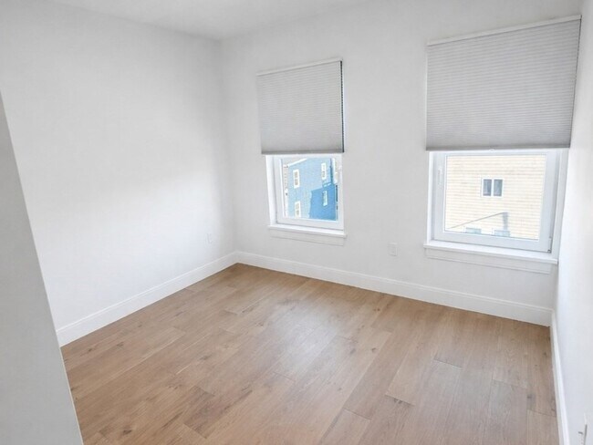 Building Photo - 65 L St