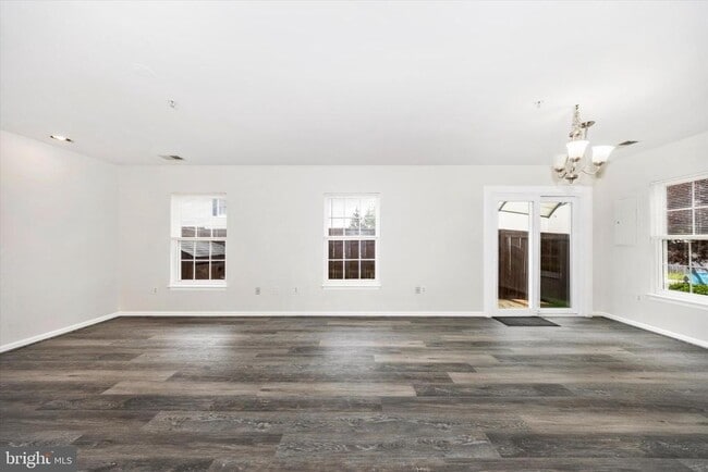 Building Photo - 4960 Clarendon Terrace