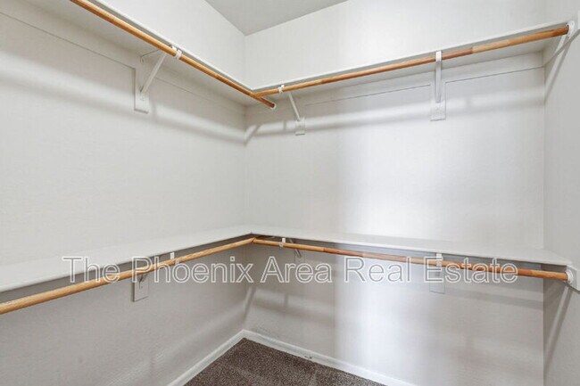 Building Photo - 2090 S Dorsey Ln