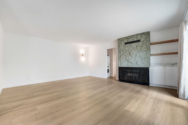 Building Photo - 2107 Montana Ave