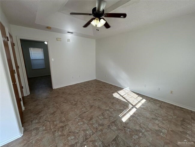 Building Photo - 10 10th St