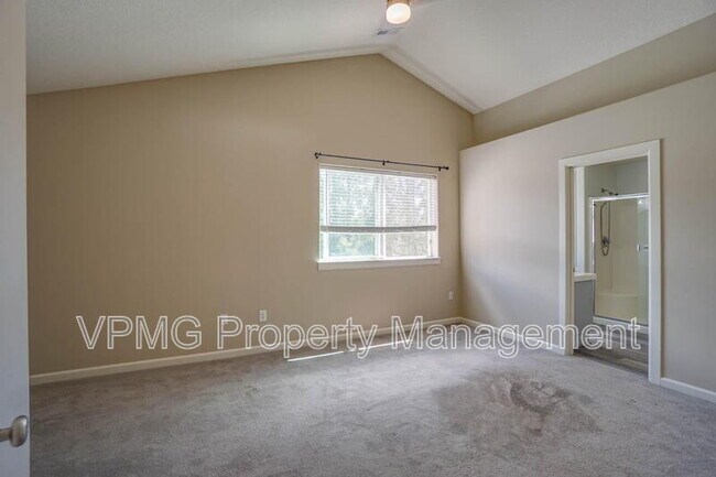 Building Photo - 4013 NE 89th Way