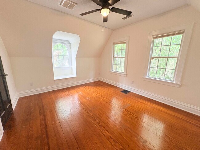 Building Photo - 212 Barbourville Dr