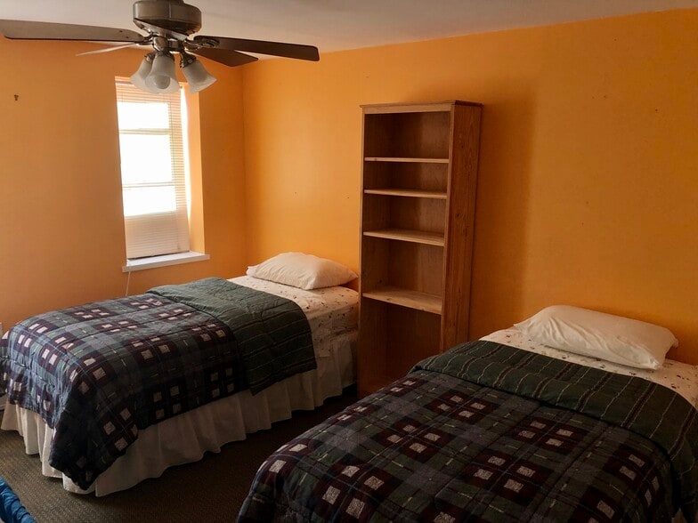 Second bedroom, 2 twin beds - 711 Clymer St