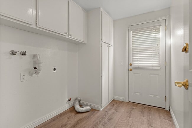 Building Photo - 4/Bed, 3/Bath YL Travis Ranch Home w/Pool & Spa