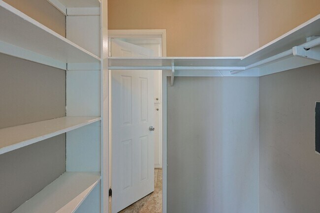 Building Photo - 1 Bed / 1 Bath Condo Near Cowles Mountain – Move-In Special!