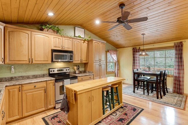 Building Photo - Peaceful Mountain Retreat with Stunning Views in Mount Charleston!