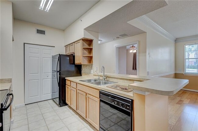 Building Photo - 9833 Baywinds Blvd