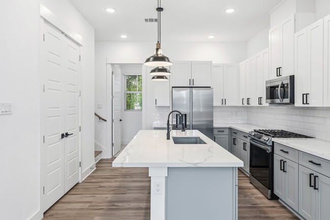 Building Photo - 1404 Mansfield St