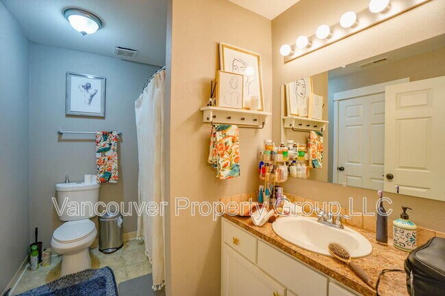 Building Photo - 14019 NE 20th Ave