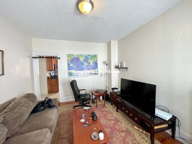 Building Photo - 68 Winchester St