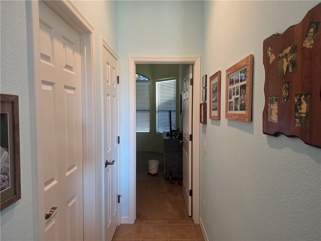 Building Photo - 2842 Fort Silver Dr