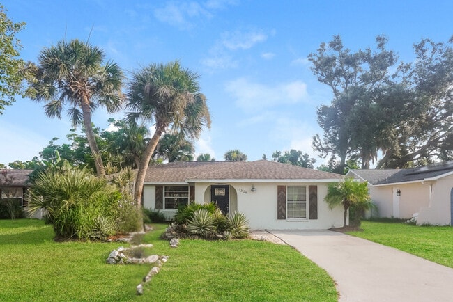 Building Photo - 1328 Karen Dr