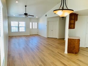 Building Photo - Quiet Home in Copper Hills located in a Cul-de-sac. **Do not distrub current tenant**