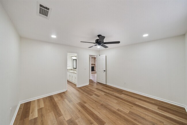 Building Photo - 3518 Cave Springs Dr