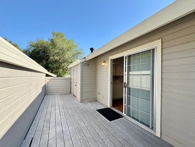 Building Photo - Napa, Gated Community Single Story 2 Bedro...