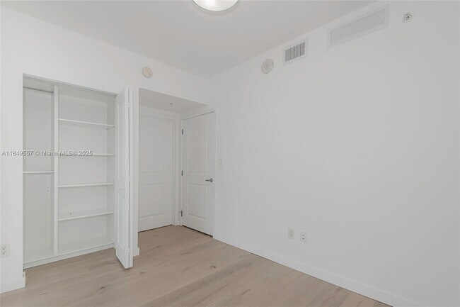 Building Photo - 400 Sunny Isles Blvd