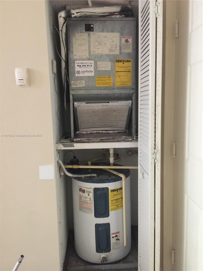 Building Photo - 7940 N Nob Hill Rd