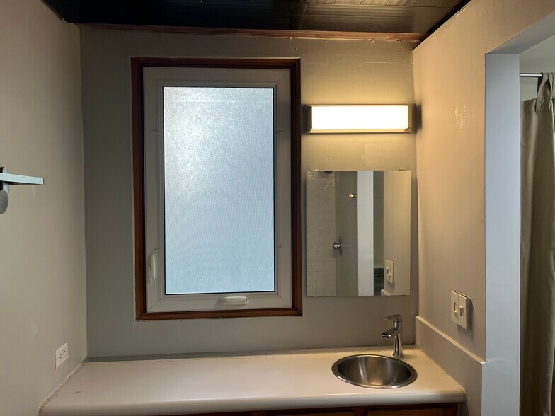 Building Photo - 2622 N Burling St