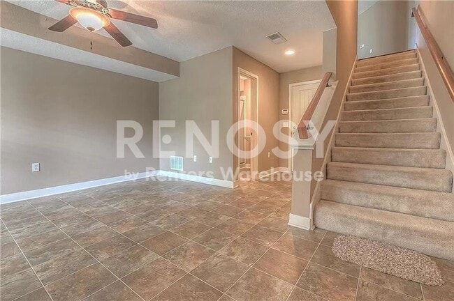 Building Photo - 3 Bedroom / 3.5 Bath Townhouse Near KU MED -  Available in August