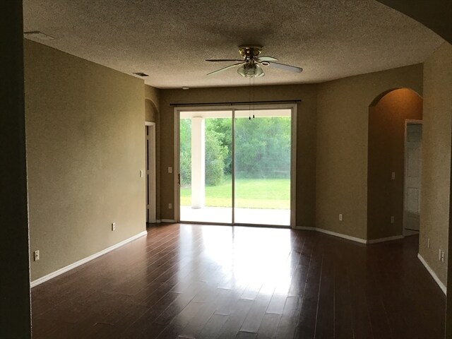 Building Photo - 922 Lake Biscayne Way