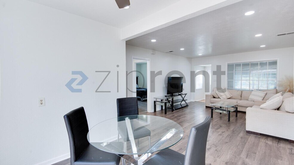 Building Photo - 812 Humboldt St