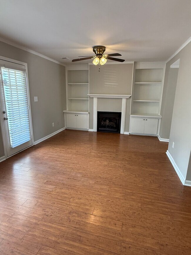 Building Photo - Beautifully updated 3-bedroom townhome in the heart of South Charlotte.