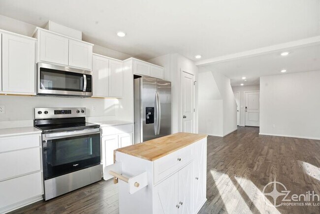 Building Photo - 7805 NE 100th Cir