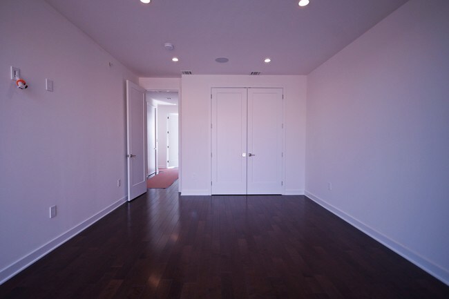 Building Photo - 5 Washington Pl