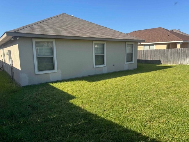 Building Photo - 212 Sandhill Oak