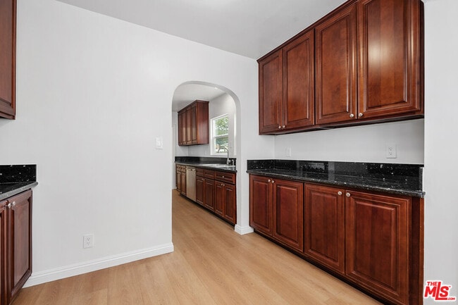 Building Photo - 827 23rd St