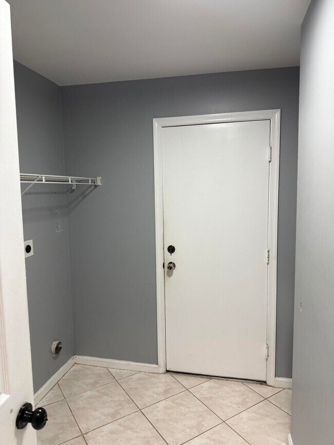 Building Photo - 8202 White Rock Cir