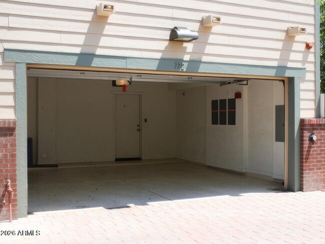 Building Photo - 772 S Beck Ave