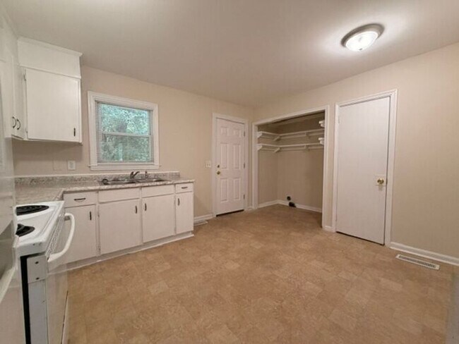 Building Photo - Three bedroom brick home available now!