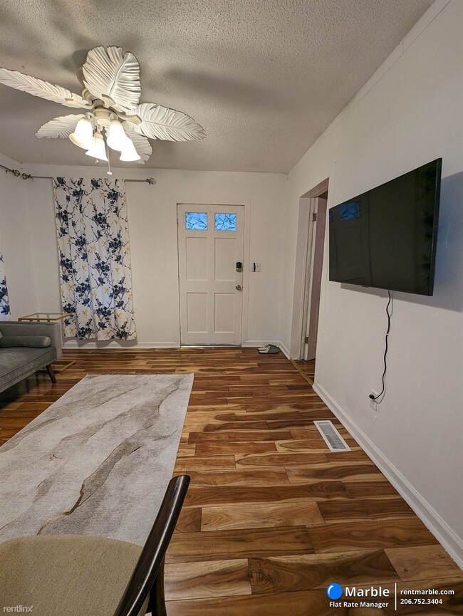 Building Photo - 2 br, 1 bath House - 849 W Brevard St