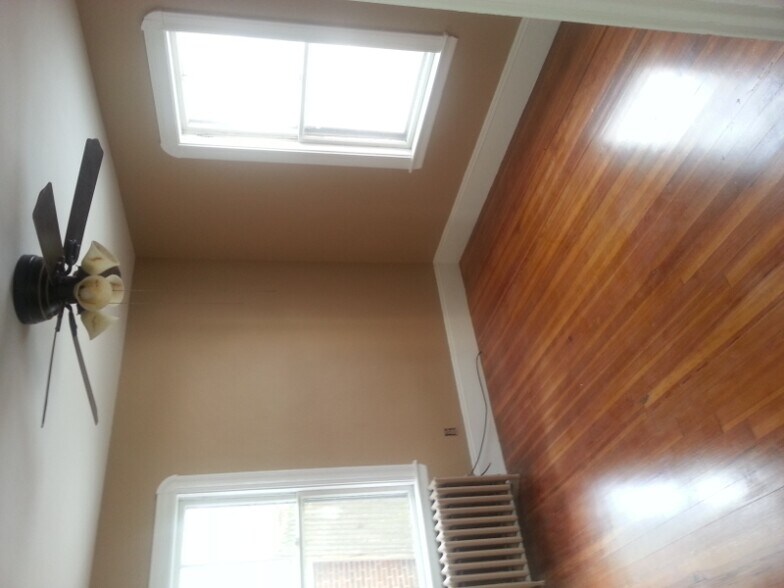 Building Photo - 5-7 Abbott St