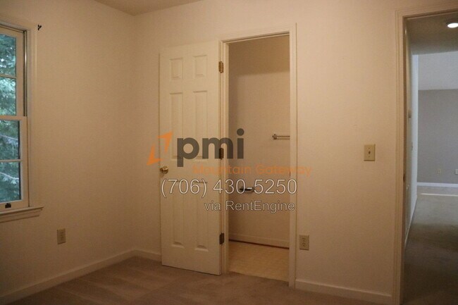 Building Photo - 48 Primrose Dr