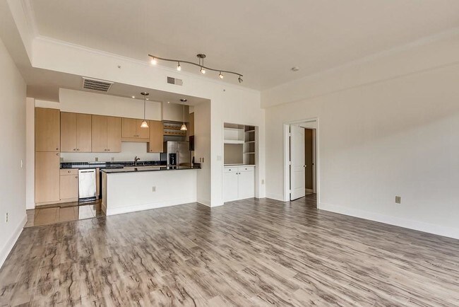 Building Photo - 3225 Turtle Creek Blvd
