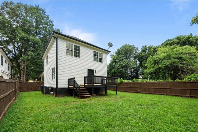 Building Photo - 1232 Memorial Dr SE