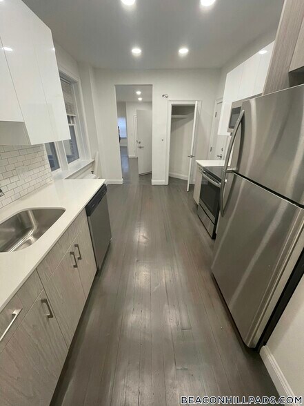 Building Photo - 31 Temple St